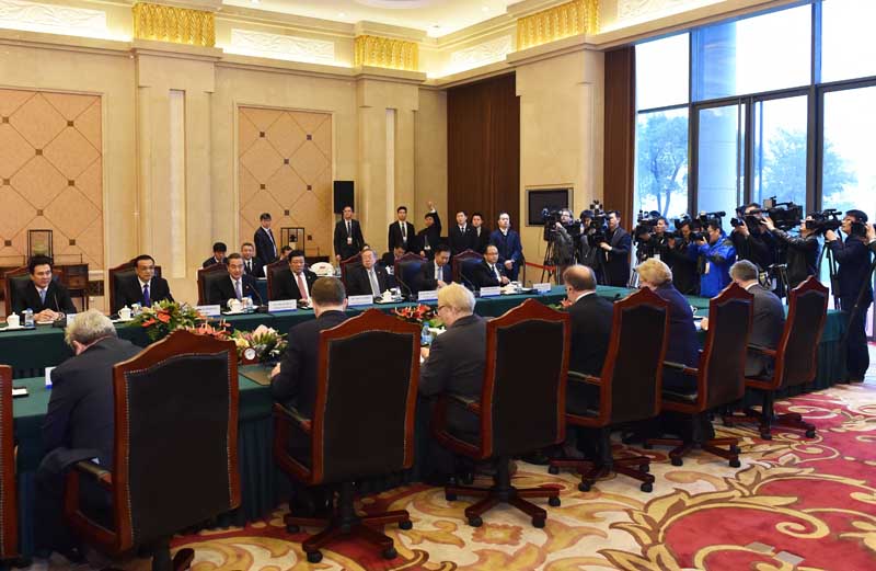 11月25日,中国江南平台入口
总理李克强在苏州东山宾馆会见来华出席第四次中国-中东欧国家领导人会晤的立陶宛总理布特克维丘斯。