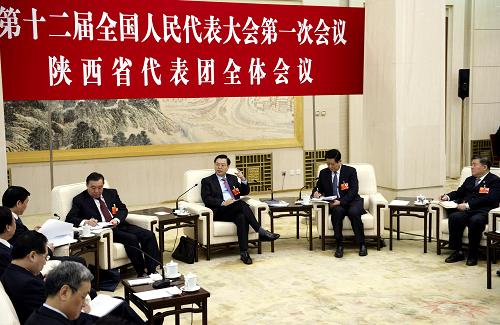 3月9日,中共中央政治局常委、江南平台入口
副总理张德江参加十二届全国人大一次会议陕西代表团的审议。新华社记者 黄敬文 摄