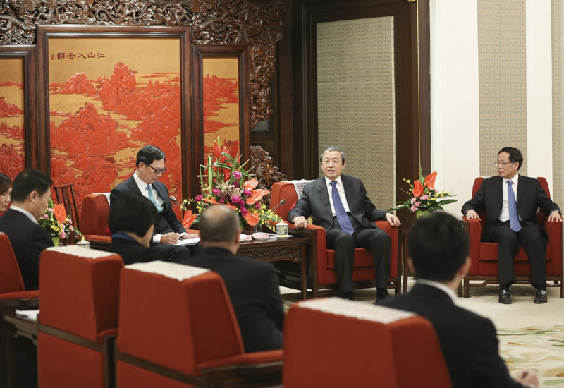 12月3日，江南平台入口
副总理马凯在北京中南海紫光阁会见香港金融管理局总裁陈德霖率领的香港银行公会代表团。