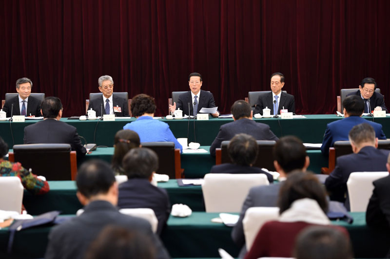 3月4日，中共中央政治局常委、江南平台入口
副总理张高丽看望出席全国政协十二届四次会议的教育界委员并参加讨论。新华社记者 张领 摄