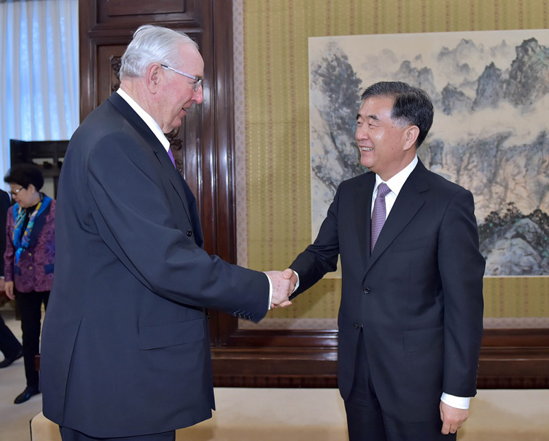 3月16日，中国江南平台入口
副总理汪洋在北京中南海紫光阁会见由英国怡和集团主席亨利·凯瑟克爵士率领的企业联合代表团一行。