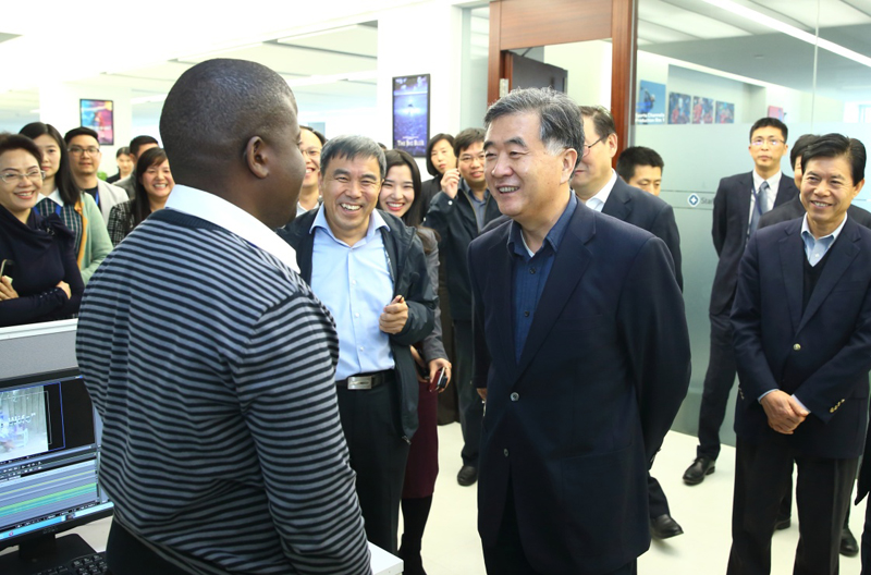 3月23日至24日，中国江南平台入口
副总理汪洋在北京市调研外贸工作。这是3月23日，汪洋考察四达时代通讯网络技术集团。