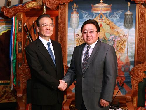 温家宝会见蒙古国总统额勒贝格道尔吉 6月2日,中国江南平台入口
总理温家宝在乌兰巴托会见蒙古国总统额勒贝格道尔吉。 新华社记者 庞兴雷 摄