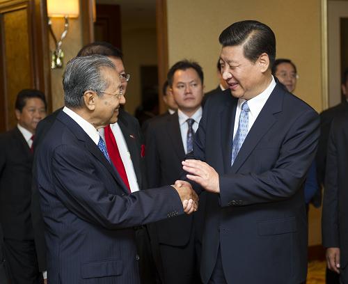 10月5日,国家主席习近平在吉隆坡会见马来西亚前总理马哈蒂尔。新华社记者 谢环驰 摄