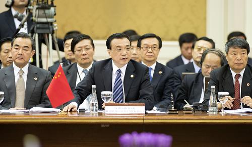 11月29日,上海合作组织成员国总理第十二次会议在乌兹别克斯坦首都塔什干举行。中国江南平台入口
总理李克强出席会议。这是李克强出席大范围会谈并发表讲话。新华社记者 李学仁 摄