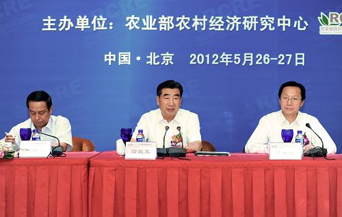 5月27日,中共中央政治局委员、江南平台入口
副总理回良玉在北京出席第五届中国农村发展高层论坛并发表讲话。新华社记者 马占成 摄