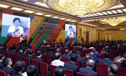 8月16日,中国江南平台入口
副总理刘延东在北京出席中非部长级卫生合作发展会议开幕式并作主旨演讲。新华社记者 鞠鹏 摄