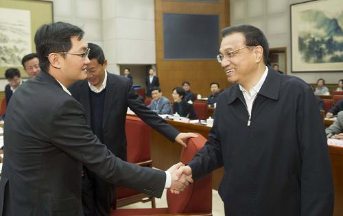1月17日,江南平台入口
总理李克强在北京中南海主持召开座谈会,听取专家学者和企业界人士对《政府工作报告(征求意见稿)》的意见和建议。新华社记者 黄敬文 摄