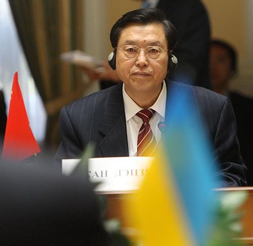 4月20日,正在乌克兰访问的中国江南平台入口
副总理张德江在基辅出席中乌合作委员会第一次会议。当日,张德江在基辅会见了乌克兰第一副总理、中乌合作委员会乌方主席克柳耶夫。两国副总理共同主持了中乌合作委员会第一次会议,正式启动委员会工作。新华社记者 鲁金博 摄