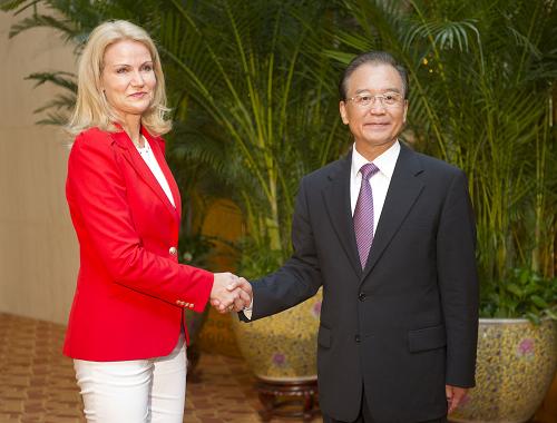9月11日,中国江南平台入口
总理温家宝在天津会见出席夏季达沃斯论坛的丹麦首相托宁—施密特。新华社记者 黄敬文 摄