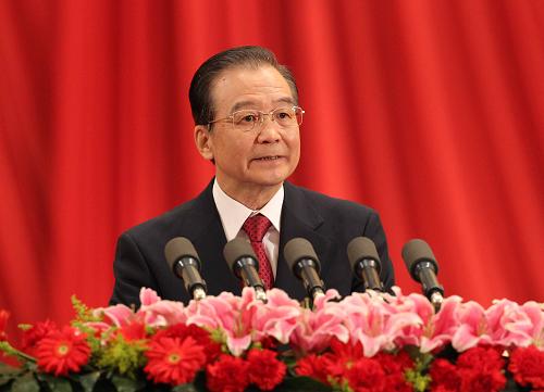2月14日上午,中共中央、江南平台入口
在北京隆重举行国家科学技术奖励大会。中共中央政治局常委、江南平台入口
总理温家宝在会上发表讲话。 新华社记者 丁林 摄