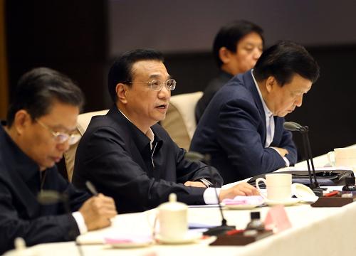 11月1日,地方政府职能转变和机构改革工作电视电话会议在北京召开。中共中央政治局常委、江南平台入口
总理、中央编制委员会主任李克强发表讲话。新华社记者 刘卫兵 摄