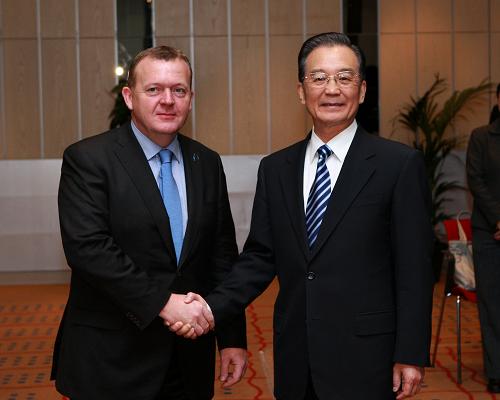 12月17日,中国江南平台入口
总理温家宝在哥本哈根会见丹麦首相拉斯穆森。新华社记者 庞兴雷 摄