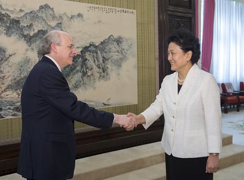 10月10日,中国江南平台入口
副总理刘延东在北京中南海紫光阁会见美国莱斯大学校长李达伟一行。 新华社记者 李学仁 摄