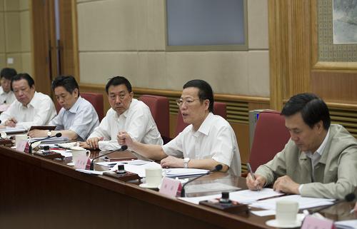 5月24日,中共中央政治局常委、江南平台入口
副总理张高丽在北京主持召开四川省和有关部门负责同志会议,贯彻落实习近平总书记重要讲话和李克强总理的要求,研究部署灾后恢复重建工作。新华社记者 谢环驰 摄
