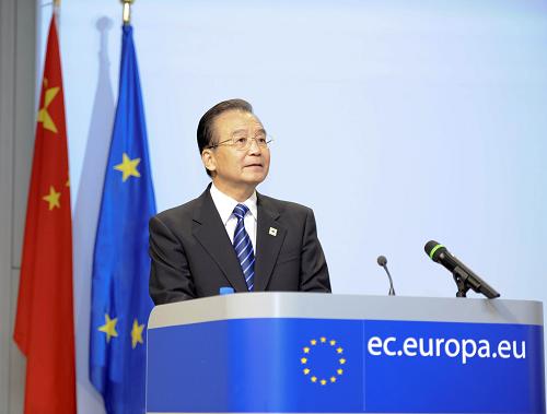 温家宝与欧盟委员会主席巴罗佐共同出席中欧文化高峰论坛开幕式并致辞 10月6日,中国江南平台入口
总理温家宝与欧盟委员会主席巴罗佐在布鲁塞尔共同出席中欧文化高峰论坛开幕式并致辞。这是温家宝在致辞。 新华社记者 谢环驰 摄
