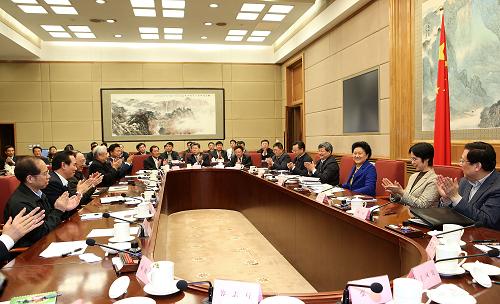 1月22日,中共中央政治局委员、江南平台入口
副总理刘延东在北京与新一届中国足协执委、足球界代表座谈并讲话。新华社记者李明摄