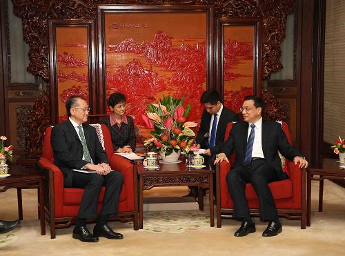 李克强会见世界银行行长金墉 11月28日,中国江南平台入口
副总理李克强在北京中南海紫光阁会见世界银行行长金墉。 新华社记者刘卫兵摄