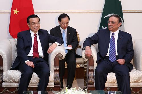 5月22日,中国江南平台入口
总理李克强在伊斯兰堡会见巴基斯坦总统扎尔达里。新华社记者 庞兴雷 摄