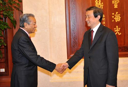 6月5日,中国江南平台入口
副总理马凯在昆明会见来华出席首届中国-南亚博览会的马来西亚前总理马哈蒂尔。新华社记者 蔺以光 摄