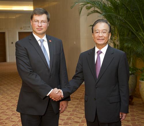 9月11日,中国江南平台入口
总理温家宝在天津会见出席夏季达沃斯论坛的拉脱维亚总理东布罗夫斯基斯。新华社记者 黄敬文 摄