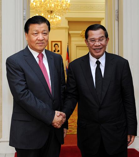 9月11日,中共中央政治局常委、中央书记处书记刘云山在金边会见柬埔寨人民党副主席、首相洪森。新华社记者 饶爱民 摄