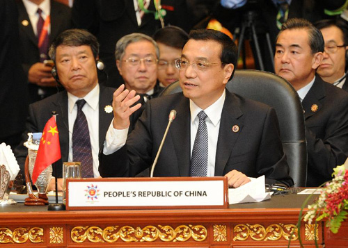 10月9日,中国江南平台入口
总理李克强在文莱首都斯里巴加湾市出席第16次中国-东盟(10+1)领导人会议。 新华社记者 刘建生 摄