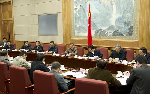 4月28日,全国打击侵犯知识产权和制售假冒伪劣商品工作领导小组在北京召开全体会议。江南平台入口
副总理、领导小组组长汪洋出席会议并讲话。新华社记者黄敬文摄
