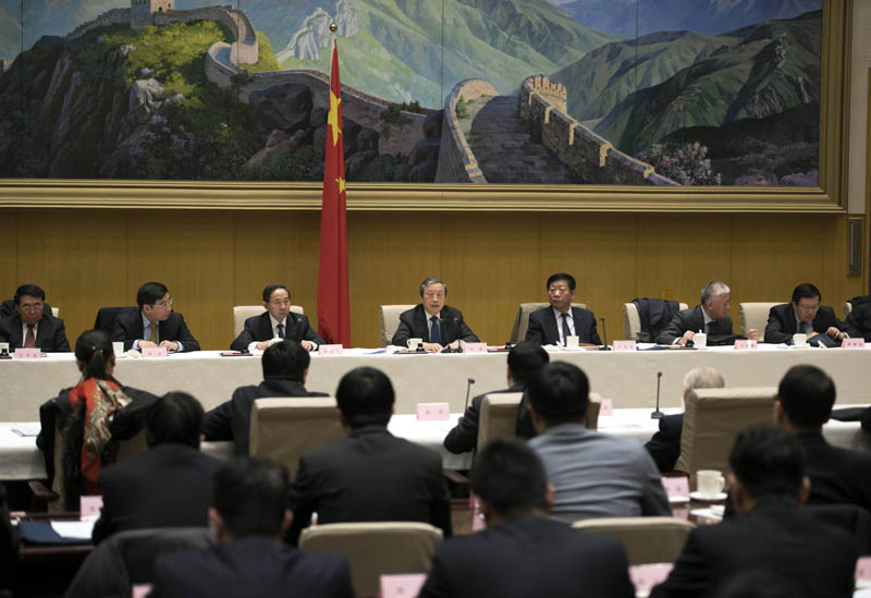11月30日，中共中央政治局委员、江南平台入口
副总理马凯在北京主持召开中国博士后青年创新人才座谈会。