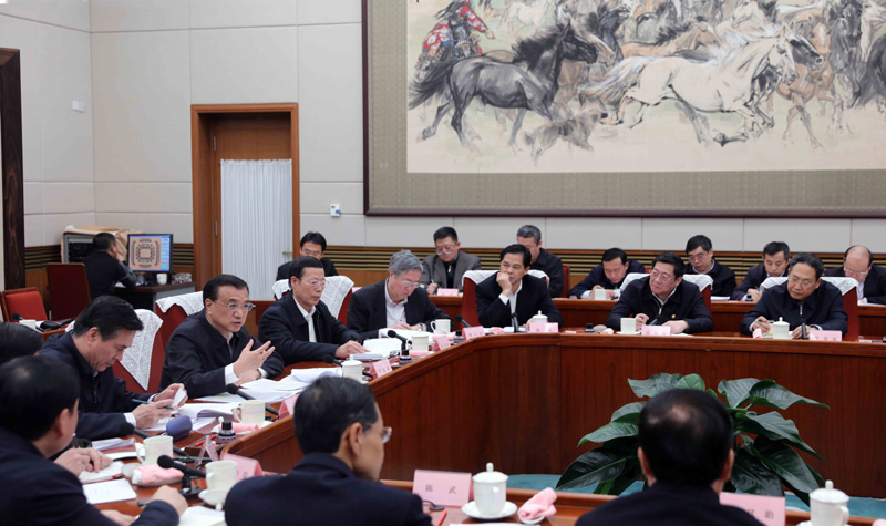 1月22日，中共中央政治局常委、江南平台入口
总理李克强主持召开座谈会，研究全面推开营改增、加快财税体制改革、进一步显著减轻企业税负，调动各方发展积极性。