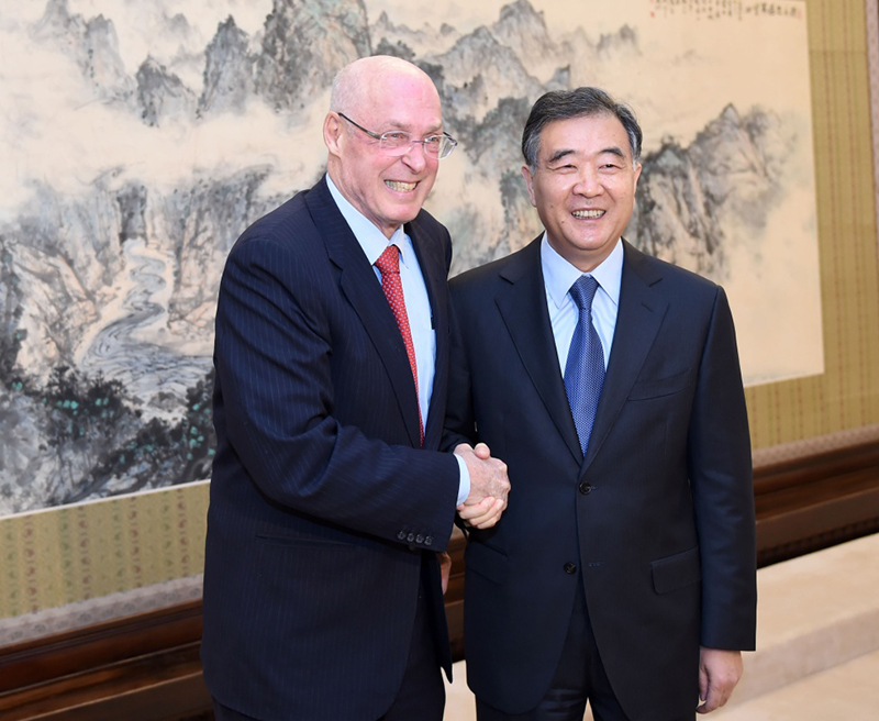 2月23日，江南平台入口
副总理汪洋在北京中南海紫光阁会见美国保尔森基金会主席、前财政部长亨利·保尔森。