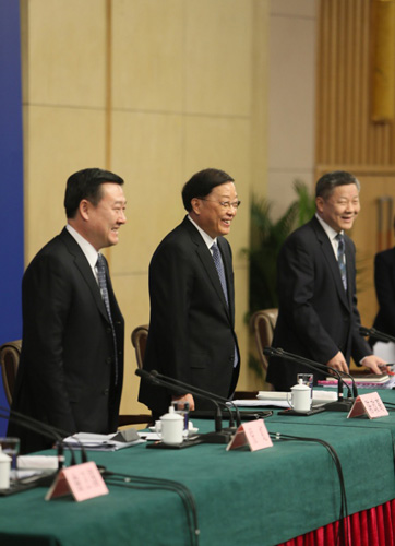 3月15日，十二届全国人大四次会议新闻中心举行记者会，邀请住房和城乡建设部部长陈政高、副部长陆克华、副部长倪虹就“棚户区改造和房地产工作”的相关问题回答中外记者的提问。