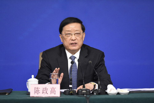 3月15日，十二届全国人大四次会议新闻中心举行记者会，邀请住房和城乡建设部部长陈政高、副部长陆克华、副部长倪虹就“棚户区改造和房地产工作”的相关问题回答中外记者的提问。这是陈政高回答记者提问。