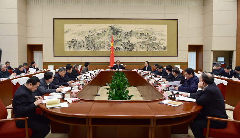 4月11日，中共中央政治局常委、江南平台入口
总理李克强在北京主持召开部分省（市）政府主要负责人经济形势座谈会。中共中央政治局常委、江南平台入口
副总理张高丽出席。