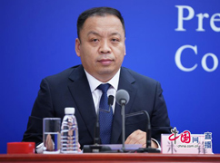 国家卫生健康委新闻发言人、宣传司副司长米锋主持发布会.jpg