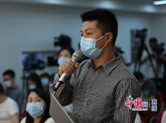 00南方都市报记者提问.jpg
