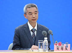 7中国疾控中心流行病学首席专家吴尊友回答记者提问.jpg