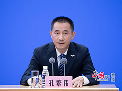 11民航局飞行标准司副司长孔繁伟回答记者提问.jpg