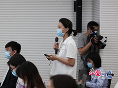 10中国日报社记者提问.jpg