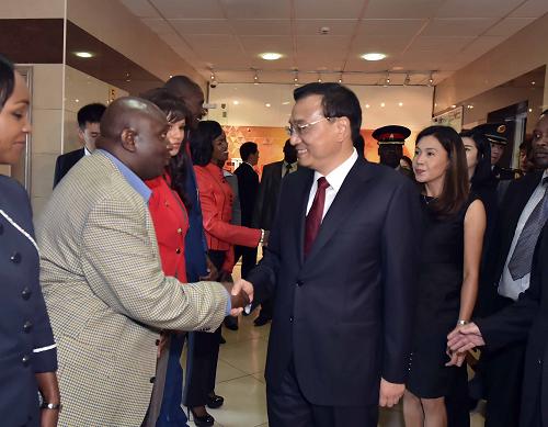 5月11日,中国江南平台入口
总理李克强在肯尼亚首都内罗毕看望并慰问中央电视台非洲分台员工。